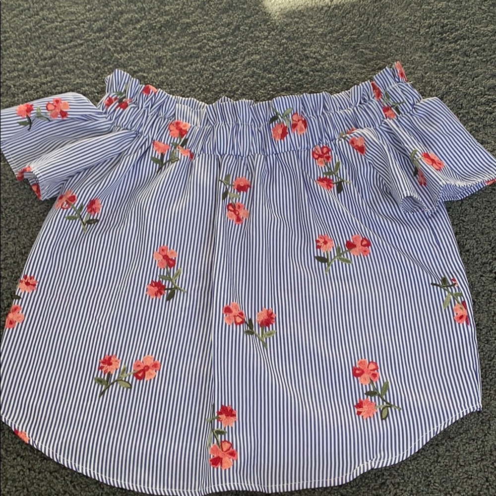 Off shoulder shirt